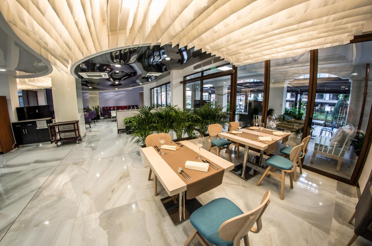 Premier Fort Cuisine - Full Board photo