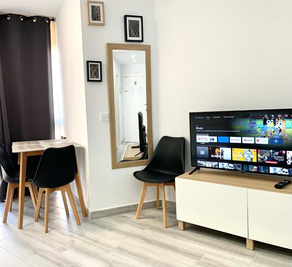 PRECIOSO ESTUDIO FRENTE AL MAR CON PISCINA - 2