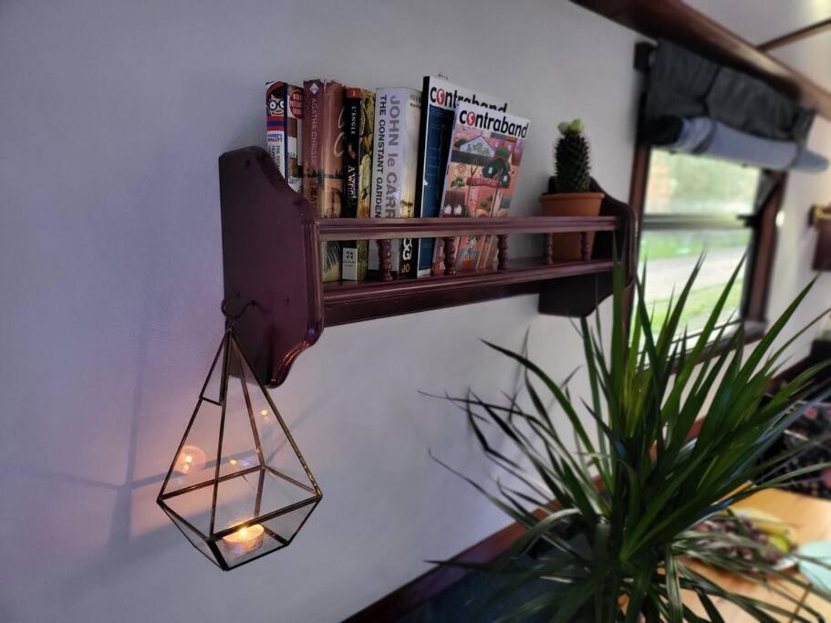 Canal Boat Experience in Little Venice for Family & Friends - 5