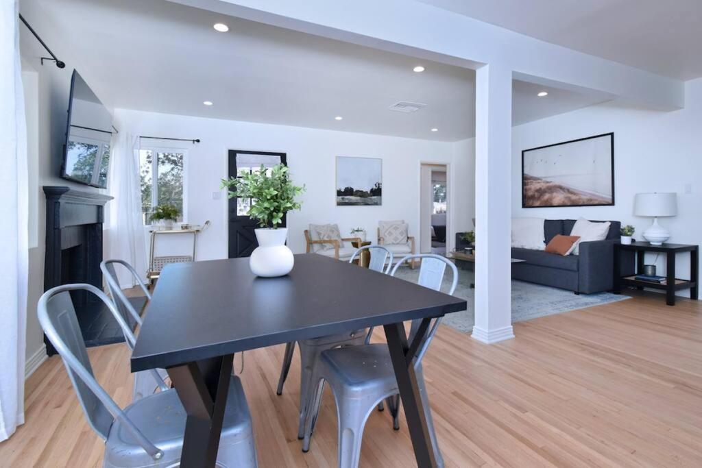Beautiful 3 Bed Home with a Large Back Yard Outdoor Space - 5