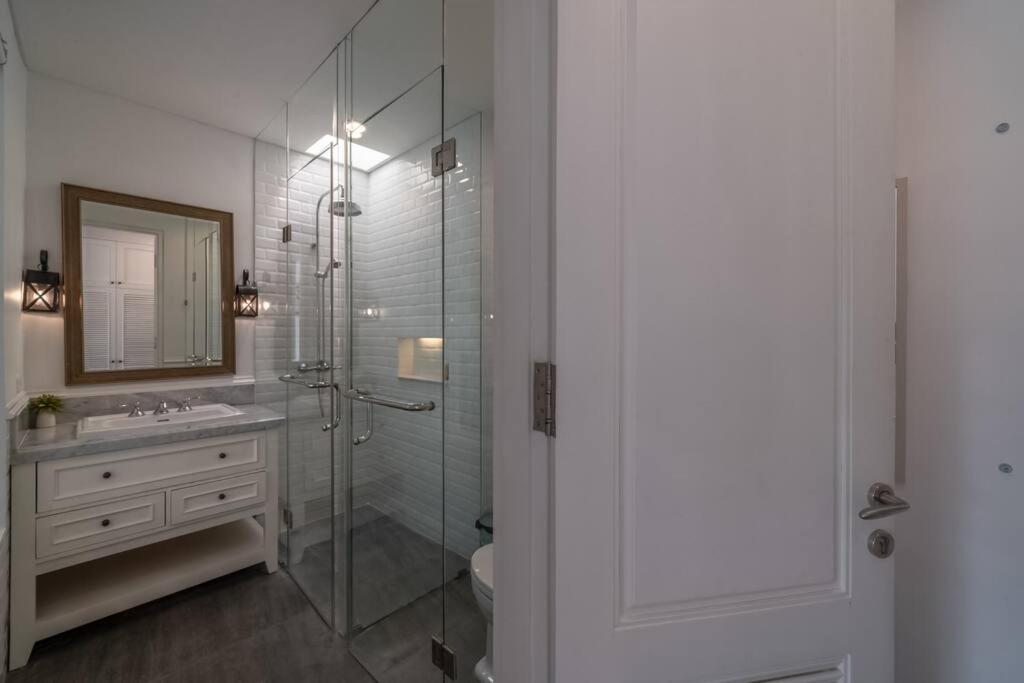 Blanc Mediterranean: 3BR in Central Canggu - 3