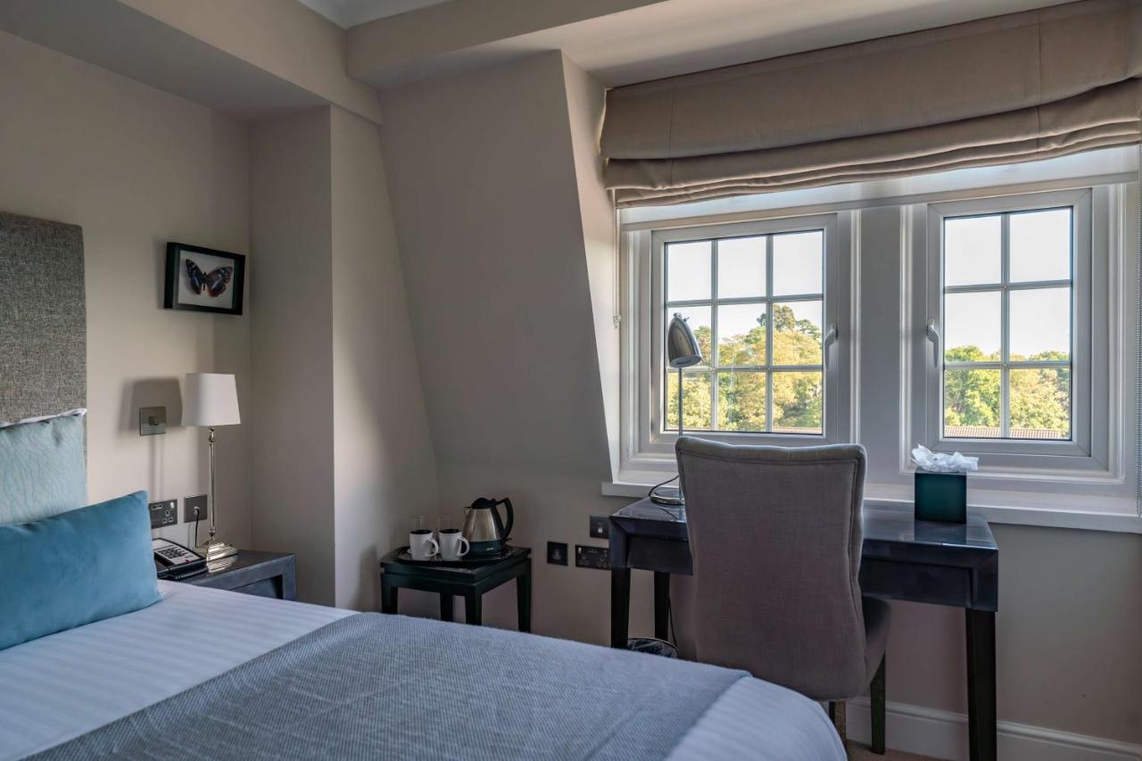 Oatlands Park Hotel photo