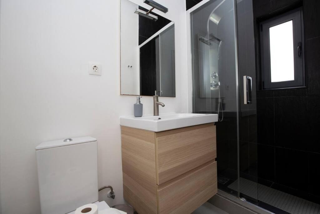 Vintage Apartment w/ Terrace - 5