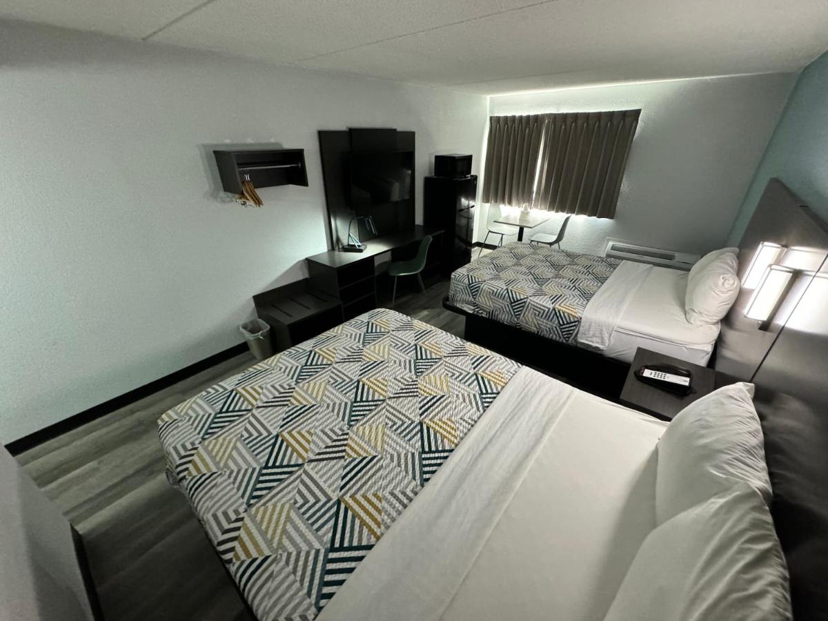 Image: Studio 6 Suites East Syracuse Airport