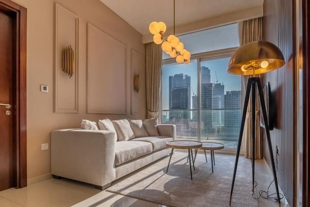 Stylish Apartment 5 minutes from Dubai Mall with canal view