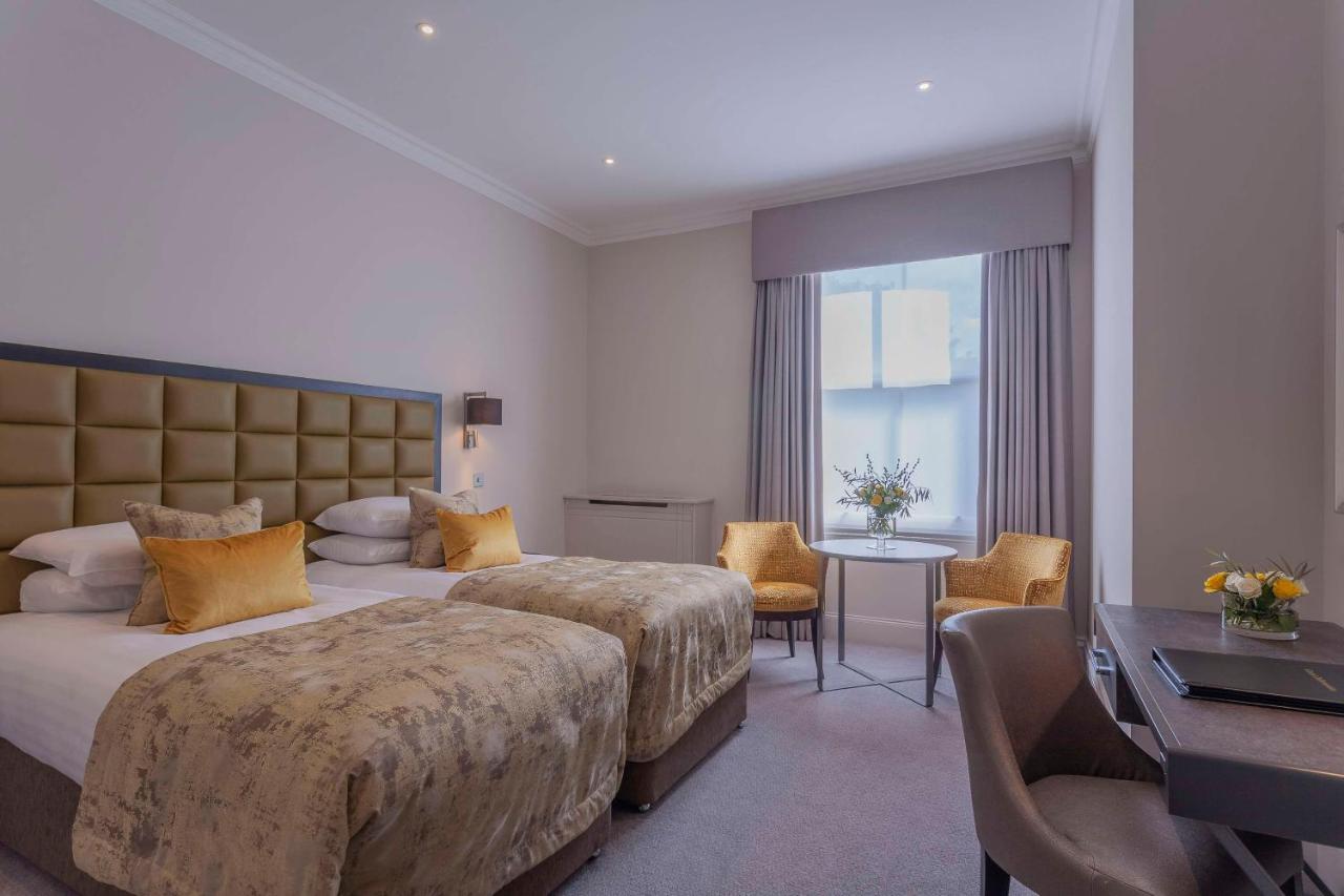Oatlands Park Hotel photo