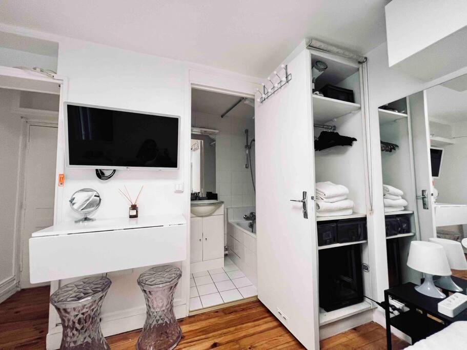 Iconic location only 500 meters to The Louvre - 5