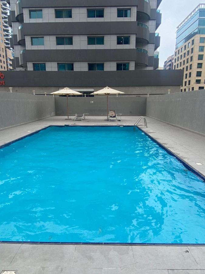 Spacious Studio Apartment in Dubai Marina with Balcony - 4