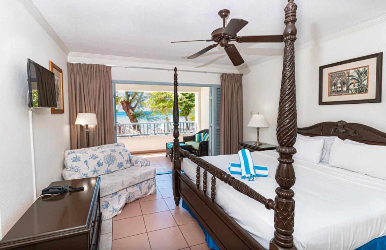 Savannah Beach Club Hotel & Spa photo