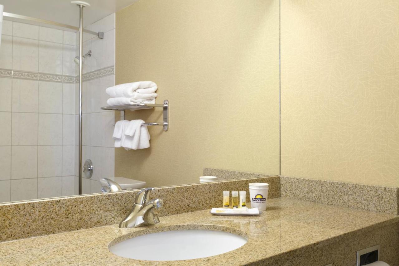 Days Inn by Wyndham Calgary South photo