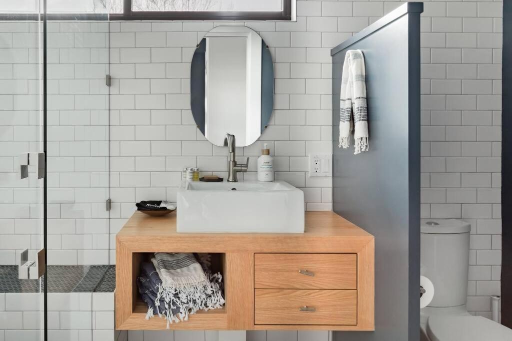 Cozy Bungalow Retreat Walking Distance to Downtown - 3