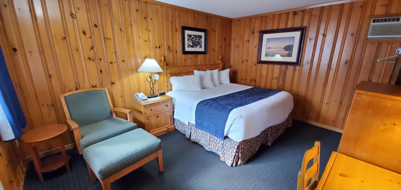 The Harbor Motel — photo 9