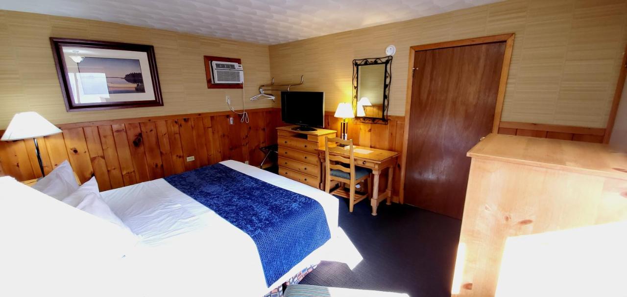 The Harbor Motel — photo 7