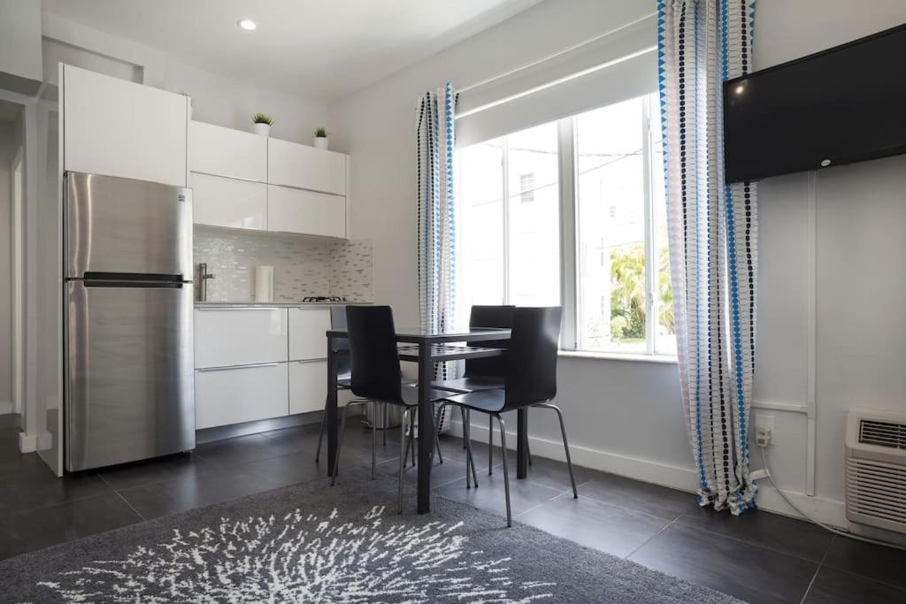 Miami Beach Getaway 100 yards from Beach