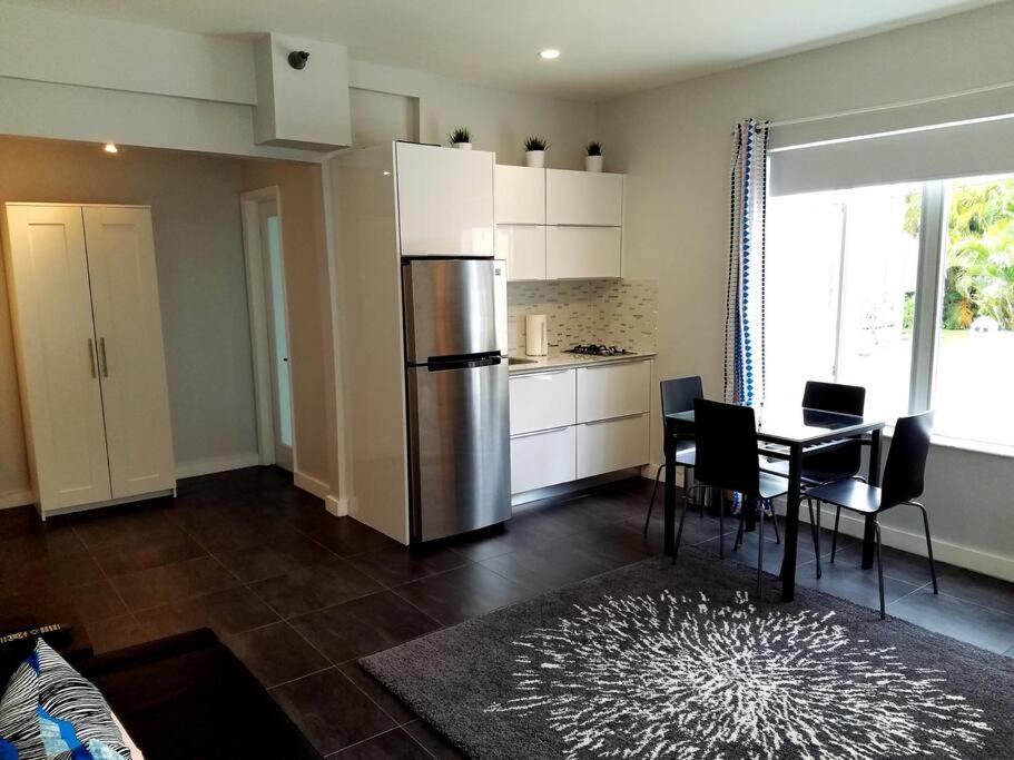 Miami Beach Getaway 100 yards from Beach - 4