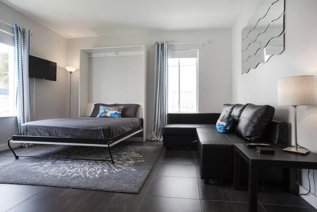 Miami Beach Getaway 100 yards from Beach - 2