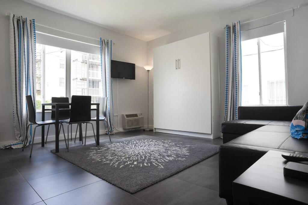 Miami Beach Getaway 100 yards from Beach - 5