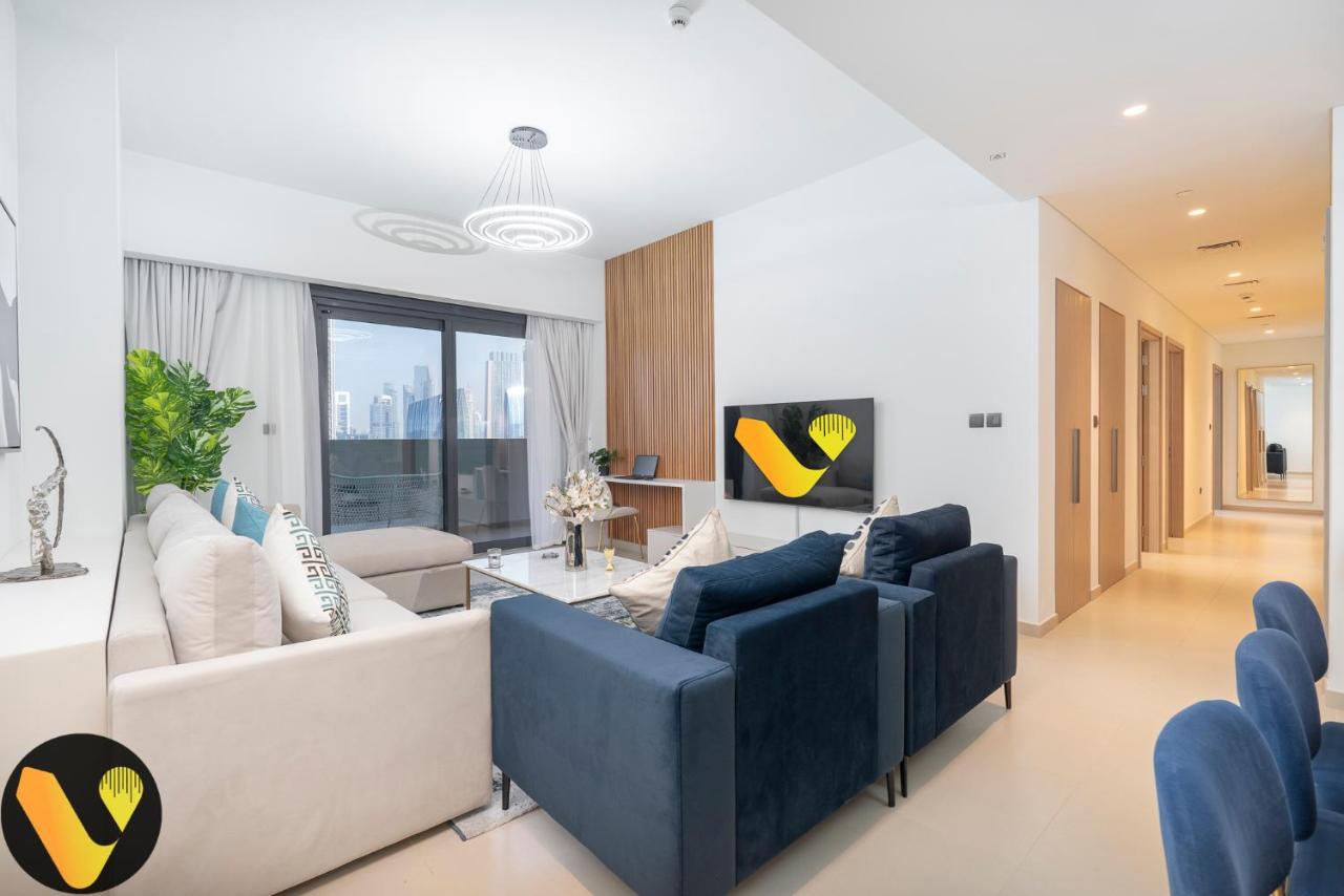 Vogue Vacation Homes, Downtown Act Two near Burj Khalifa and Dubai Mall, Three Bedroom Plus Kids room Apartment with Balcony and Burj Khalifa View, Access to all Amenities - 2