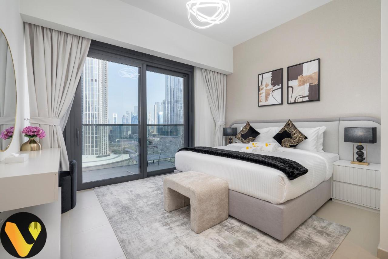 Vogue Vacation Homes, Downtown Act Two near Burj Khalifa and Dubai Mall, Three Bedroom Plus Kids room Apartment with Balcony and Burj Khalifa View, Access to all Amenities - 4