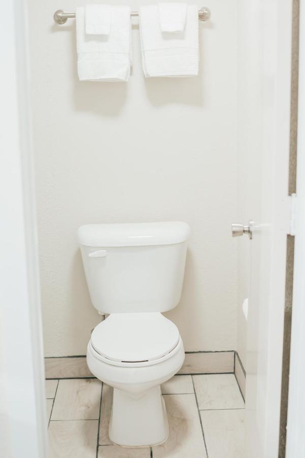 Victorian Inn & Suites — photo 9