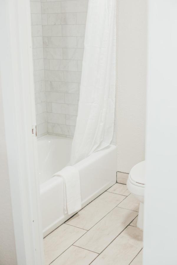 Victorian Inn & Suites — photo 7