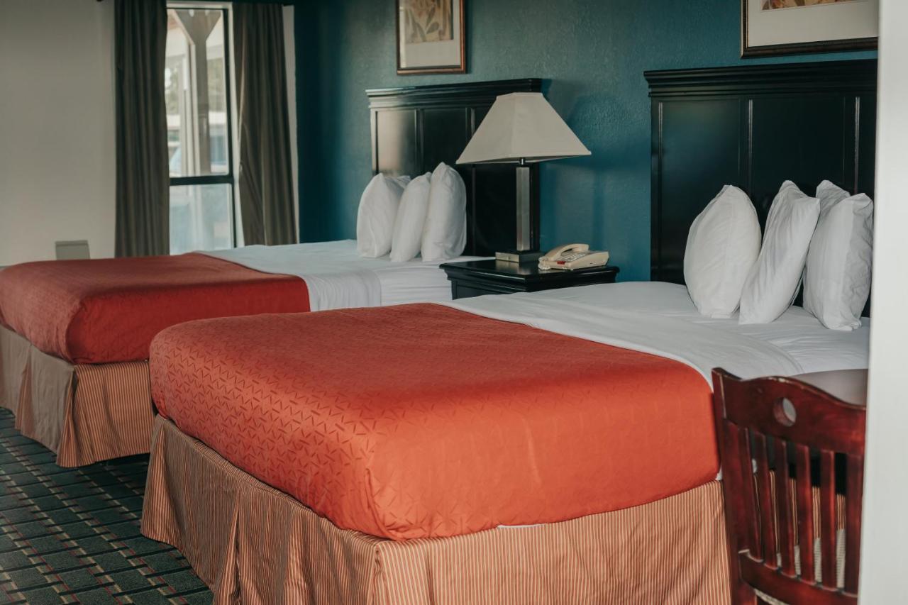 Victorian Inn & Suites — photo 10