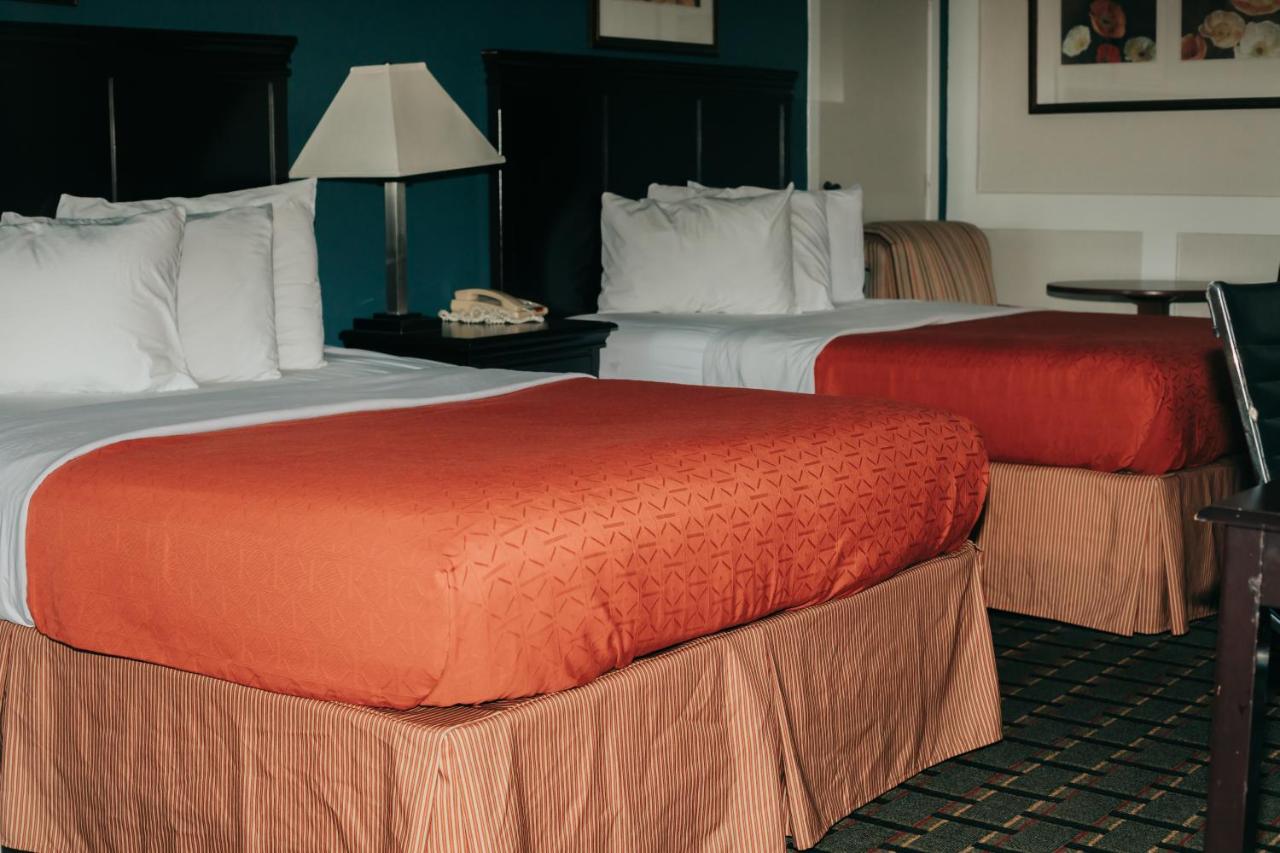 Victorian Inn & Suites — photo 12