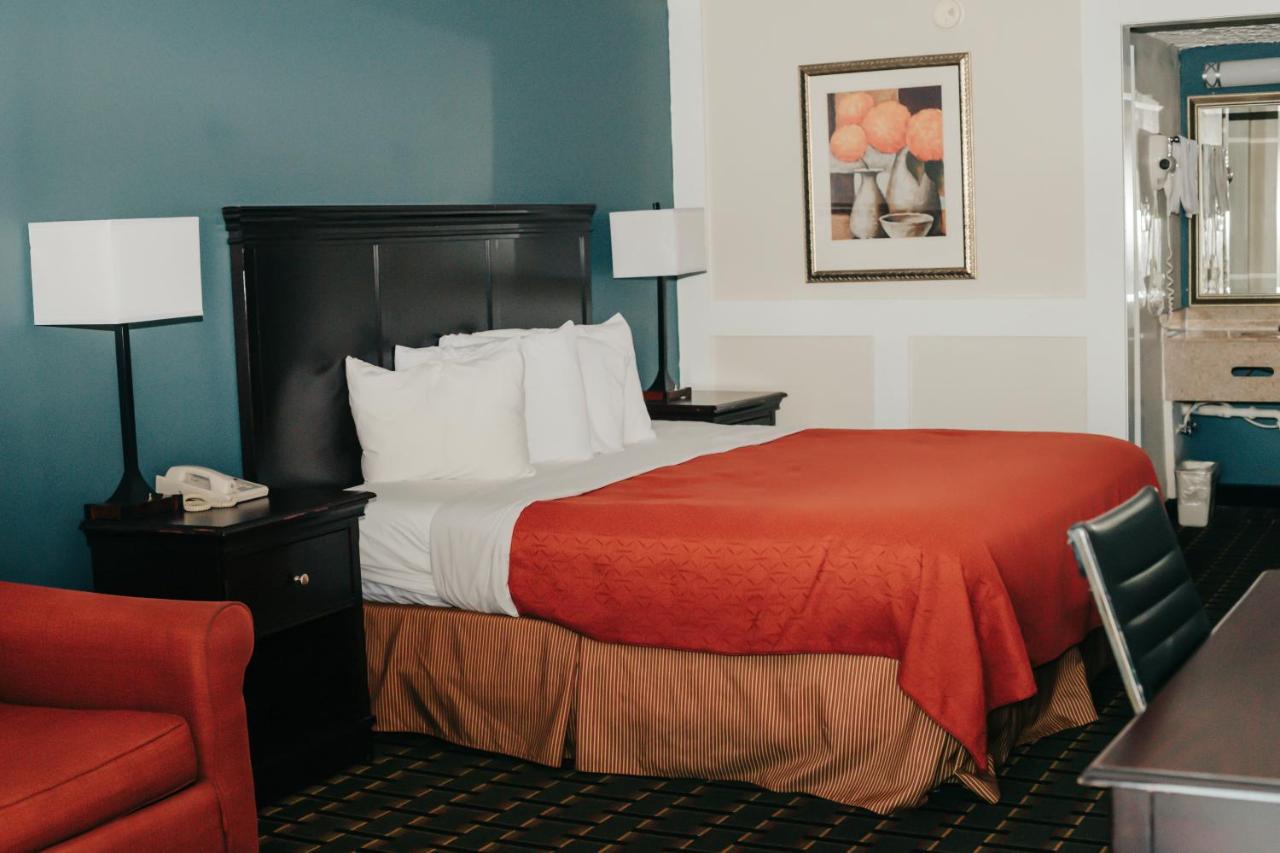 Victorian Inn & Suites — photo 16