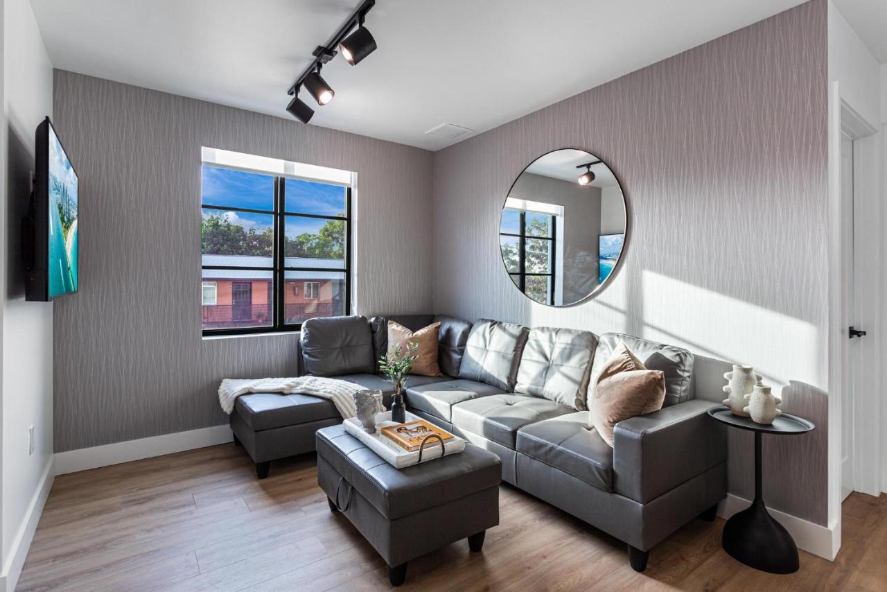 Lux Retreat By Renzzi - 4