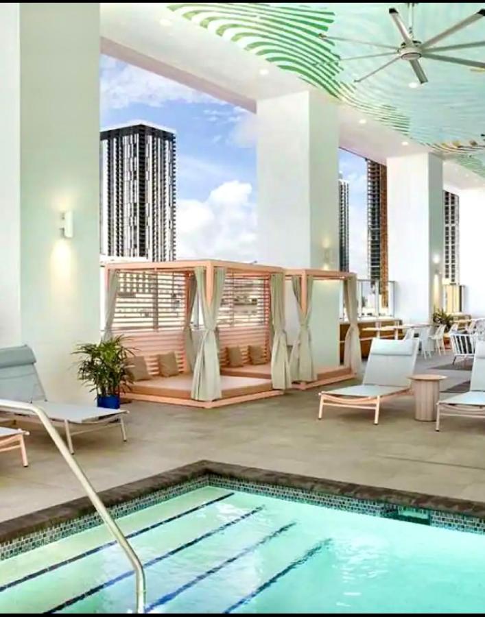 Exceptional Studio with King Bed and Queen Sofa-bed - 4