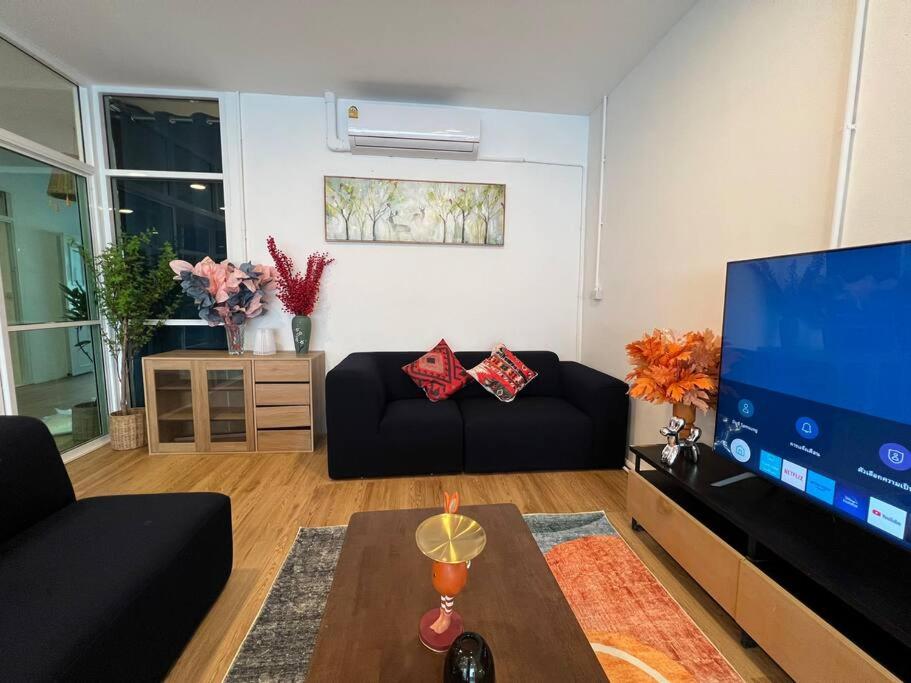 Roof Top 4BR Top Private Floor, china town, center - 2