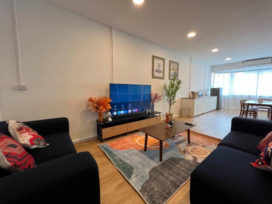 Roof Top 4BR Top Private Floor, china town, center - 4