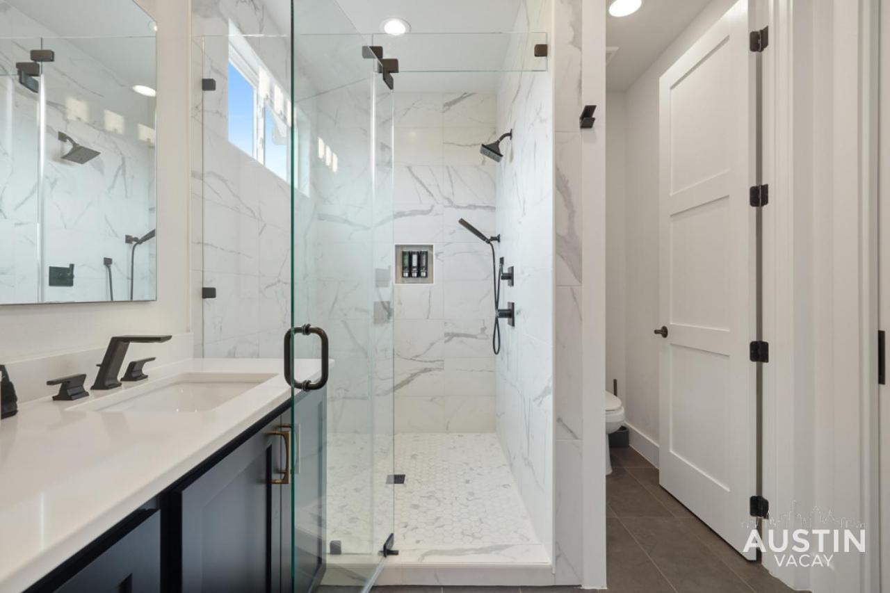 Luxurious Modernism with Private Hot Tub and Garage - 5