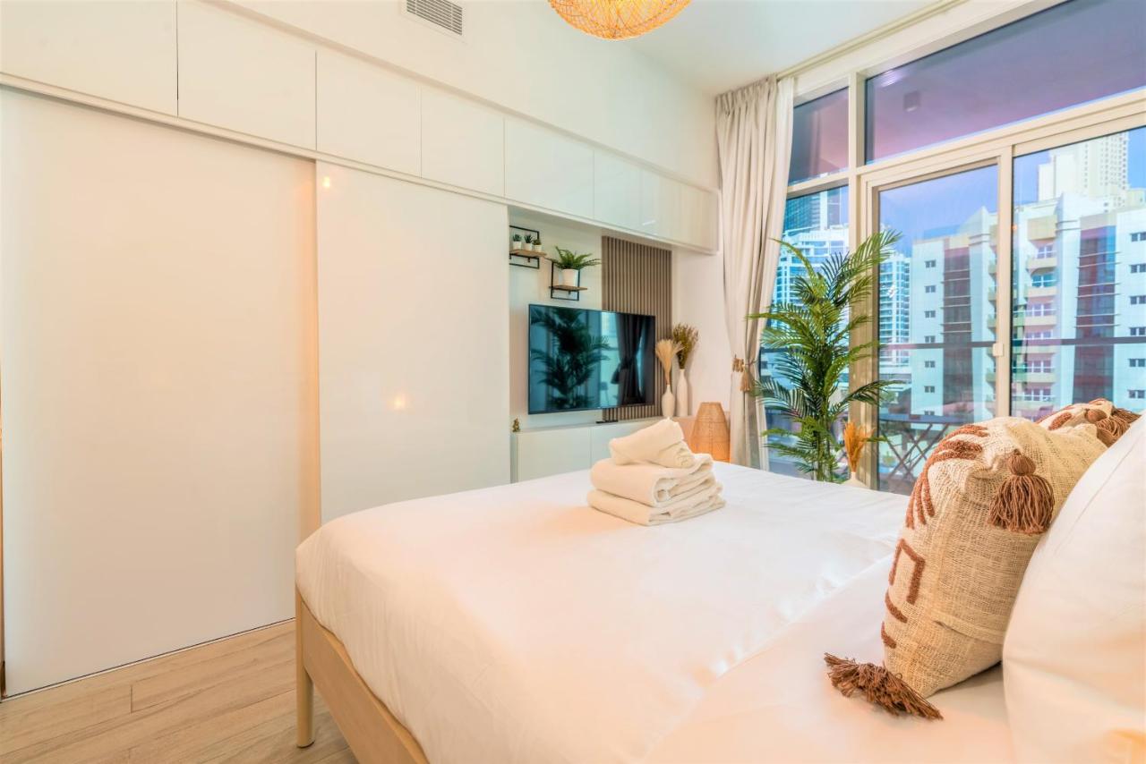 Stunning Apt with Balcony & Marina View - 5