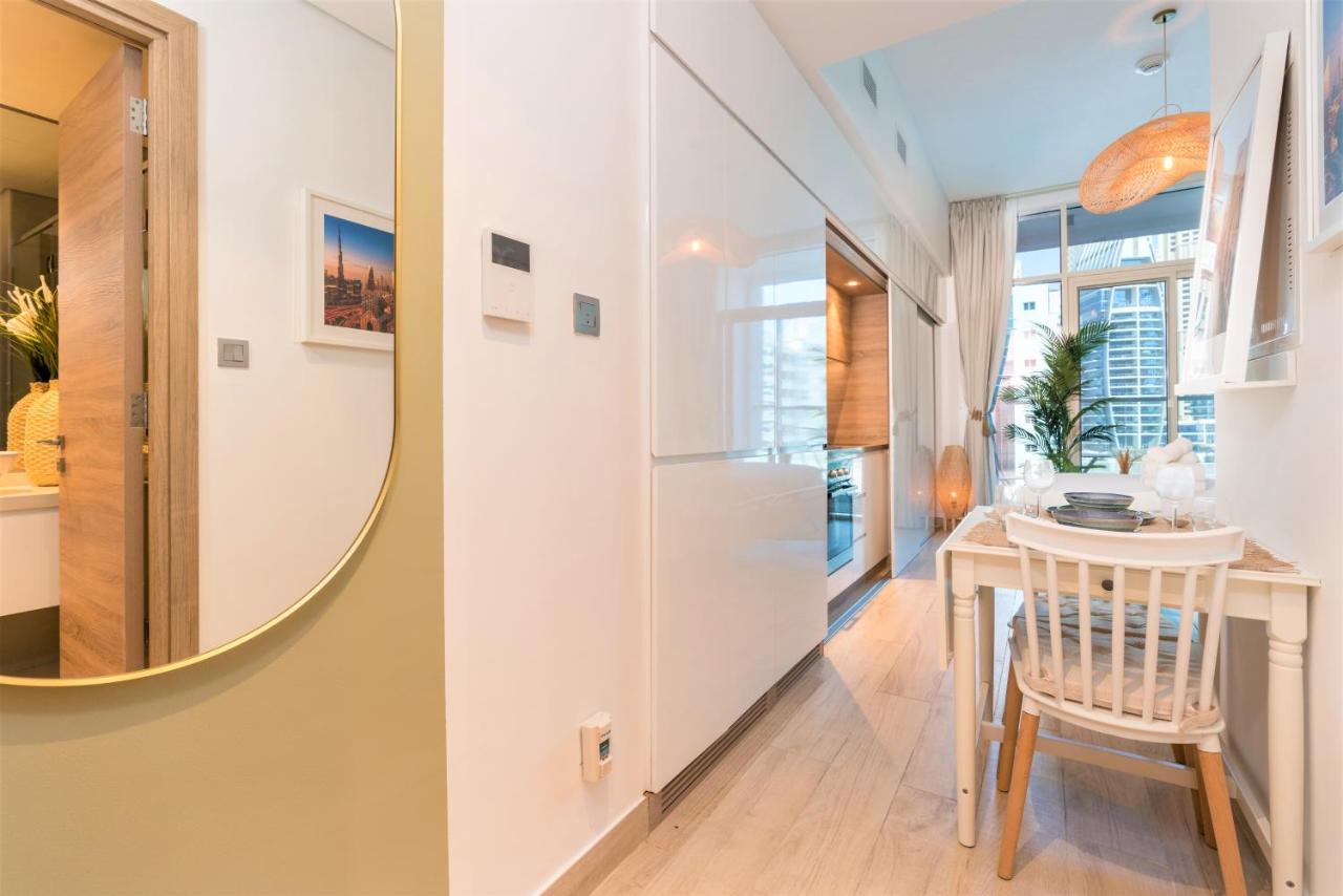 Stunning Apt with Balcony & Marina View - 4