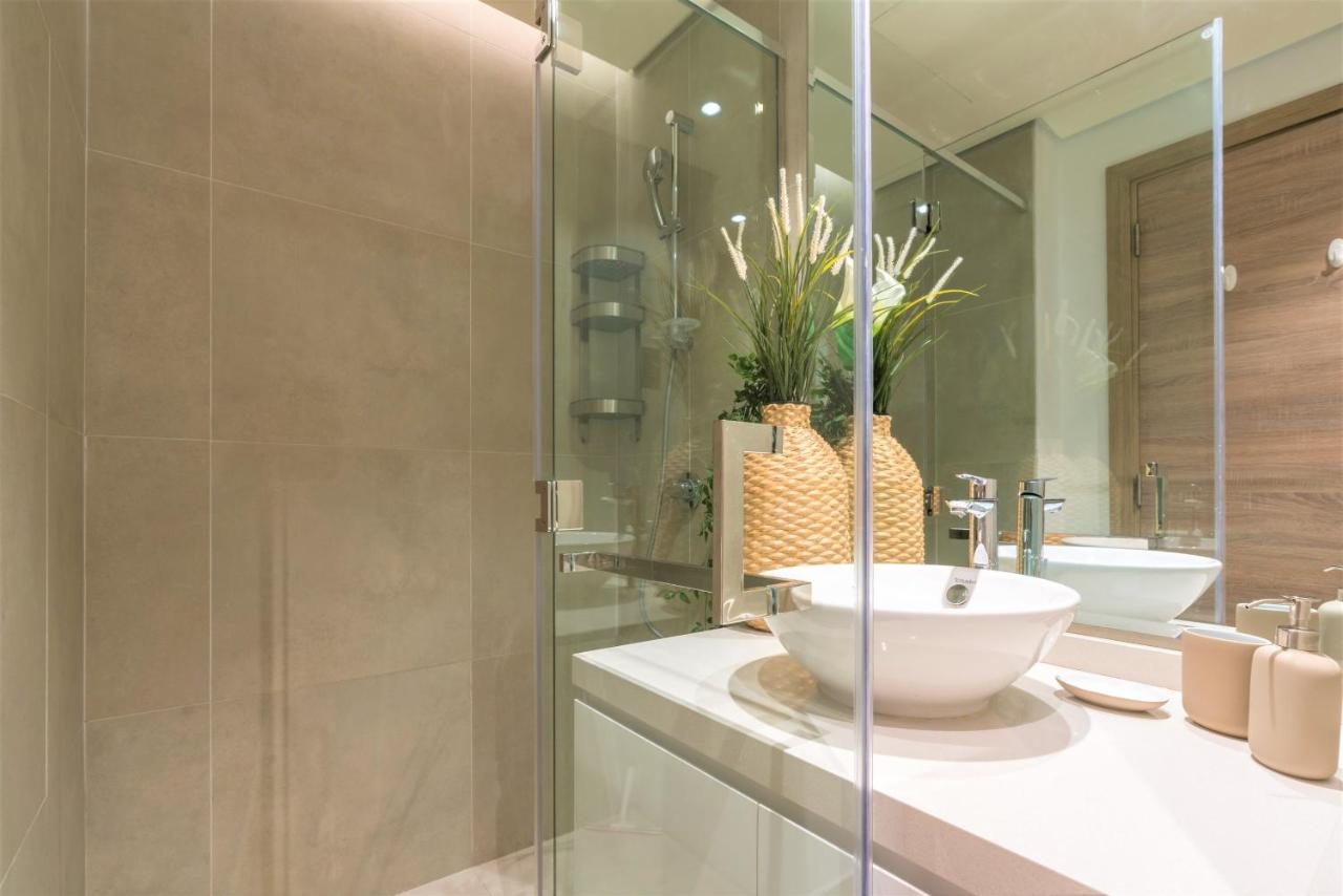 Stunning Apt with Balcony & Marina View - 3