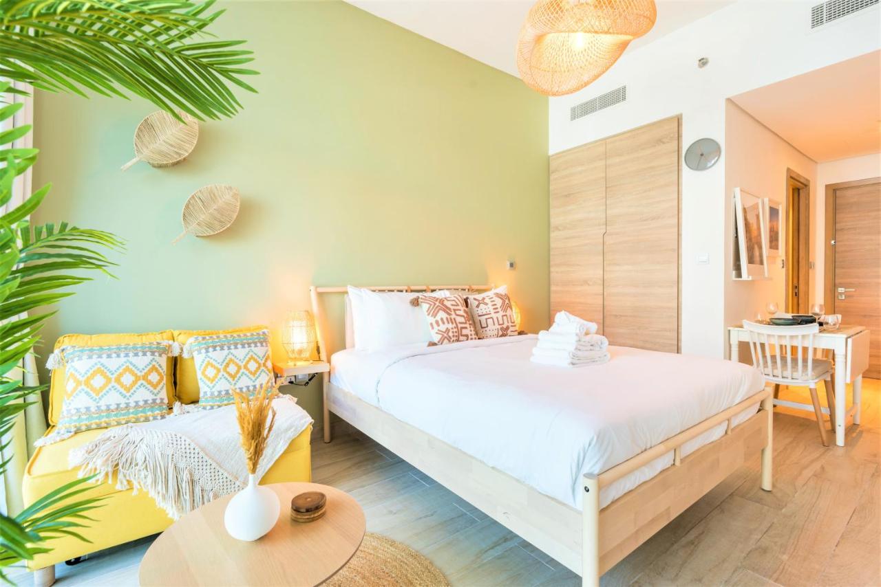 Stunning Apt with Balcony & Marina View - 2