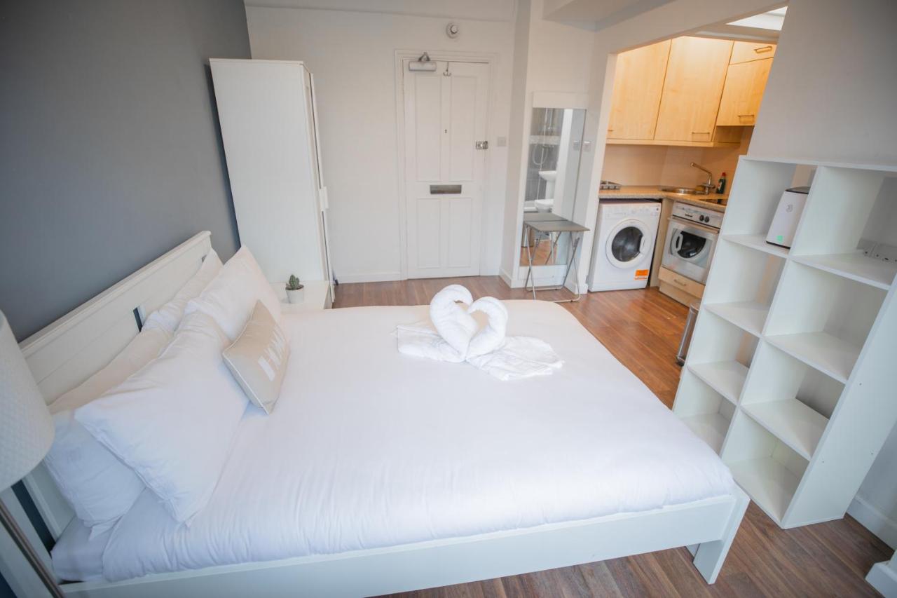 Studio at Chelsea Cloisters Hotel - 5