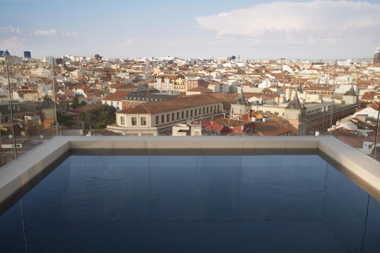 Rooftop swimming pool: Dear Hotel Madrid