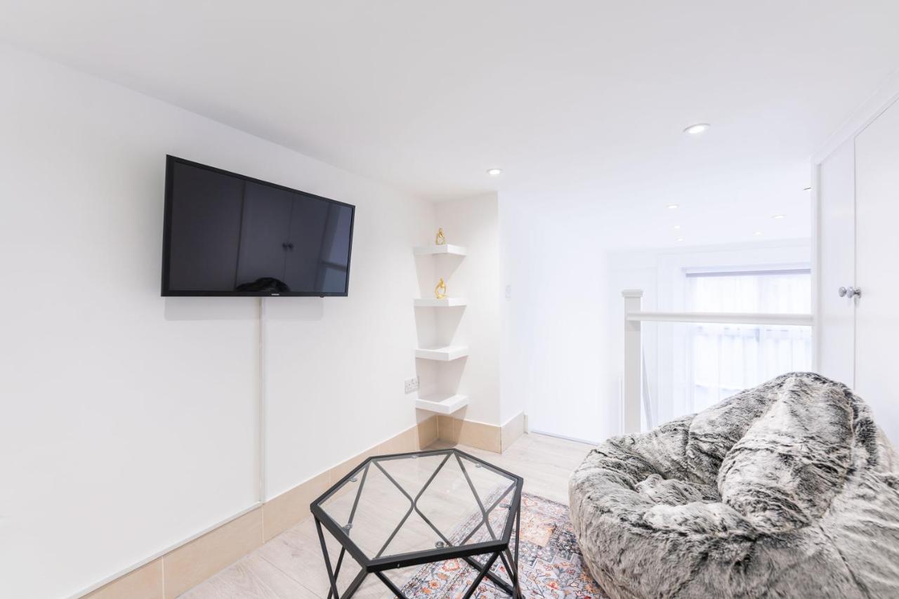 STUDIO BY HYDE PARK - 5