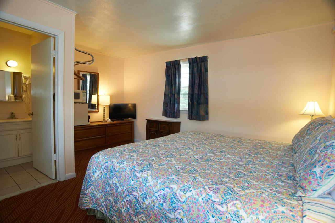 Clinton Motel — photo 14