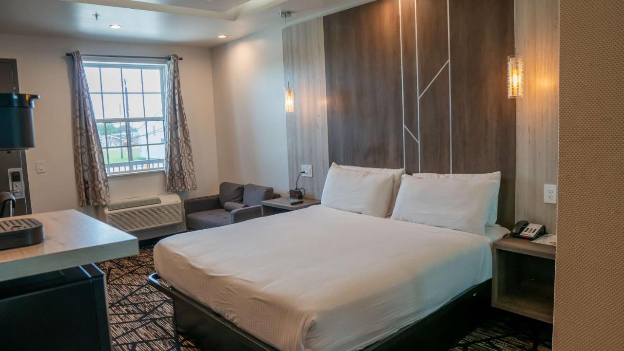 Comfeeni Inn and Suites — photo 13