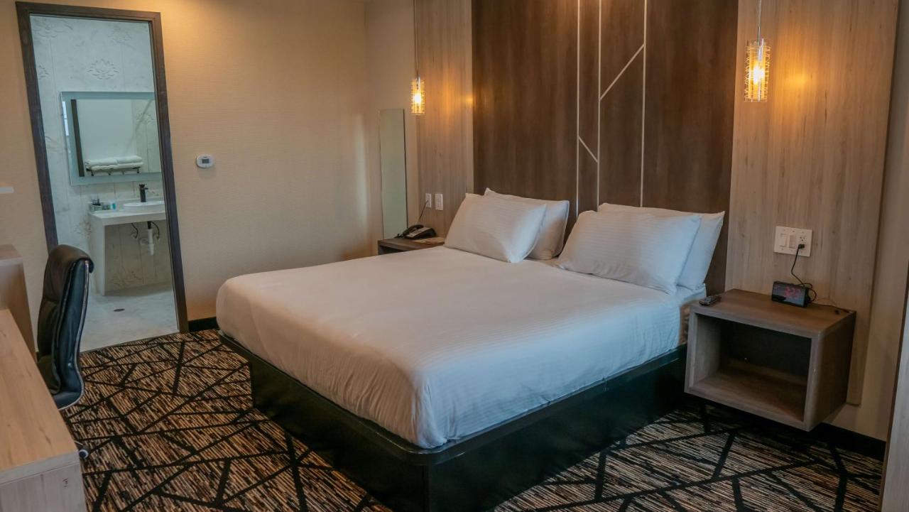 Comfeeni Inn and Suites — photo 16