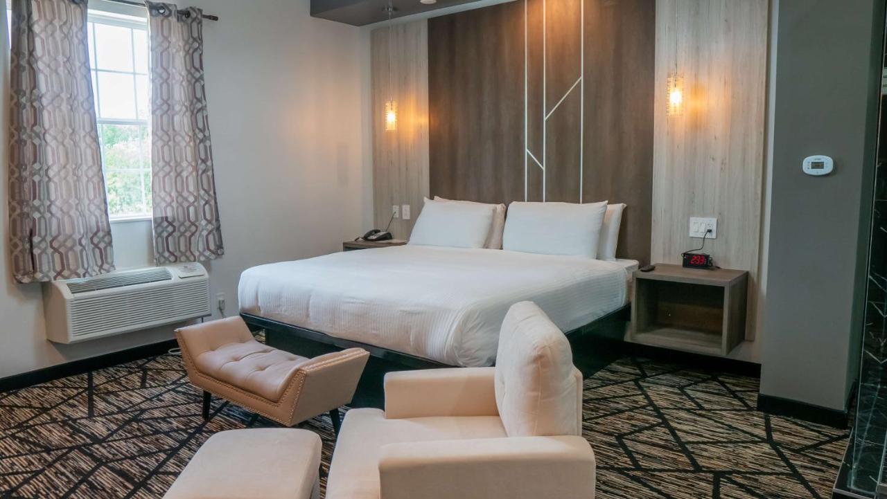 Comfeeni Inn and Suites — photo 20