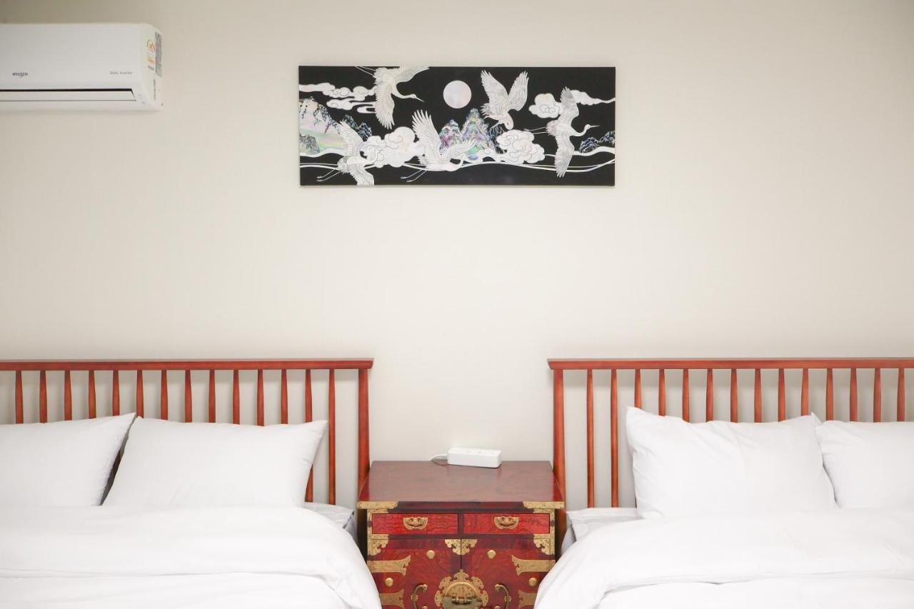 Stay Yeobaek,2BR,1BA - 2min to Hongdae, 5mins to Sangsu station