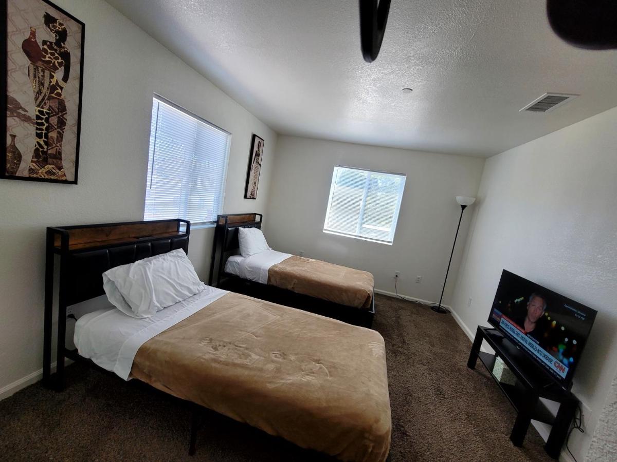 4 Bedrooms & 2.5 Bathrooms in LA - 2