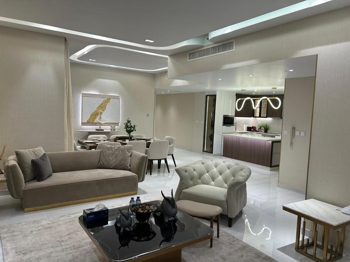 USMANS 4BDRM APARTMENT SEA VIEW Direct BEACH Access Fully Serviced JBR - 2