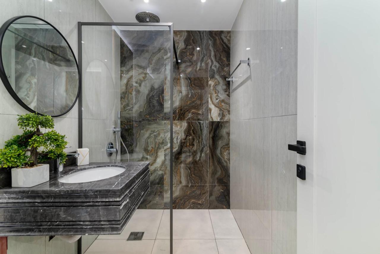 USMANS 4BDRM APARTMENT SEA VIEW Direct BEACH Access Fully Serviced JBR - 3