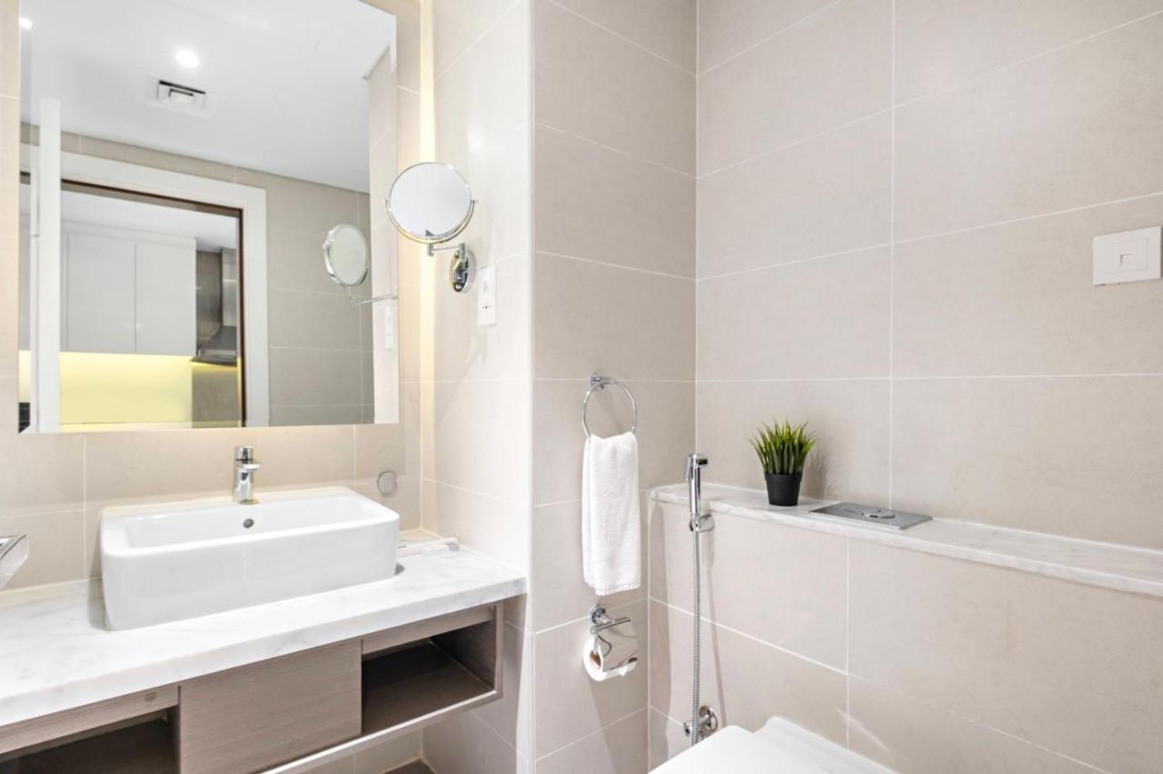 ALiving Classy Private Studio I Canal Views I DAMAC Maison Prive A- 2111 - 3