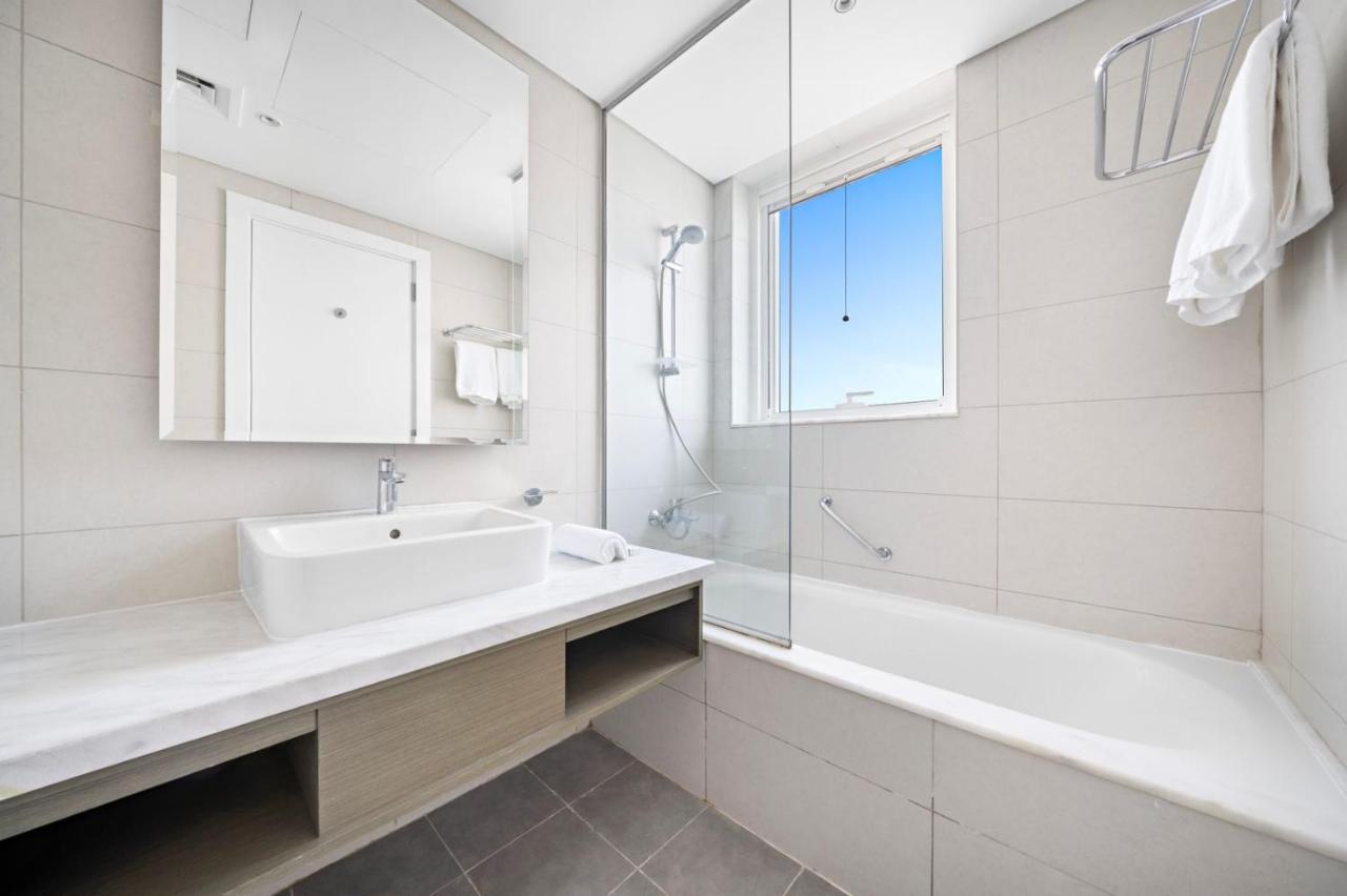 ALiving Charming 1BR I Canal Views I DAMAC Maison Prive B- 2101 - 3